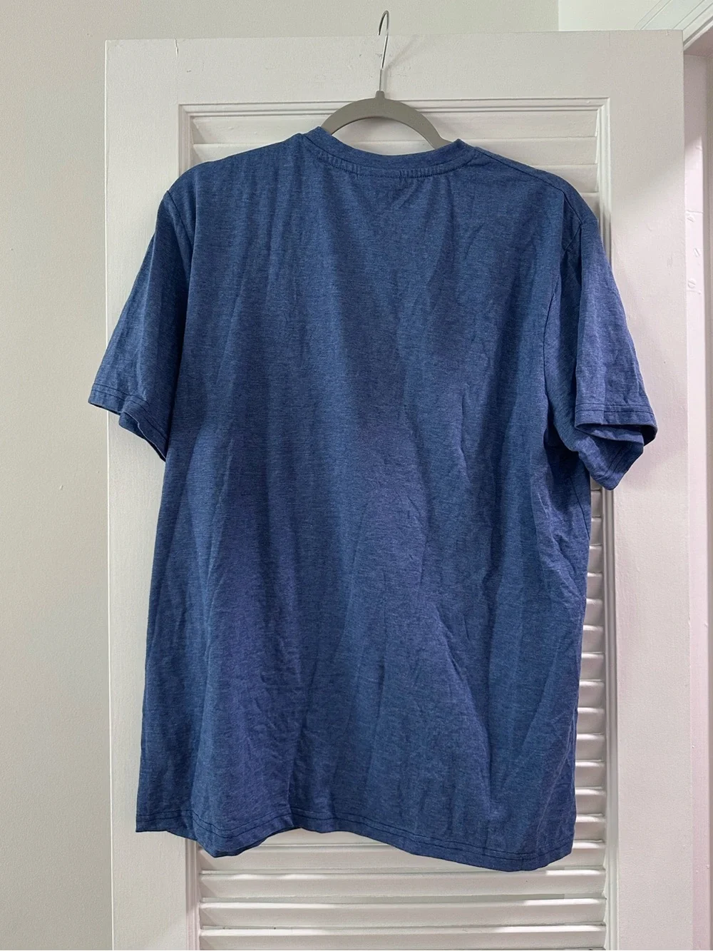 Official Chelsea FC Crest V-Neck Tee — Size L